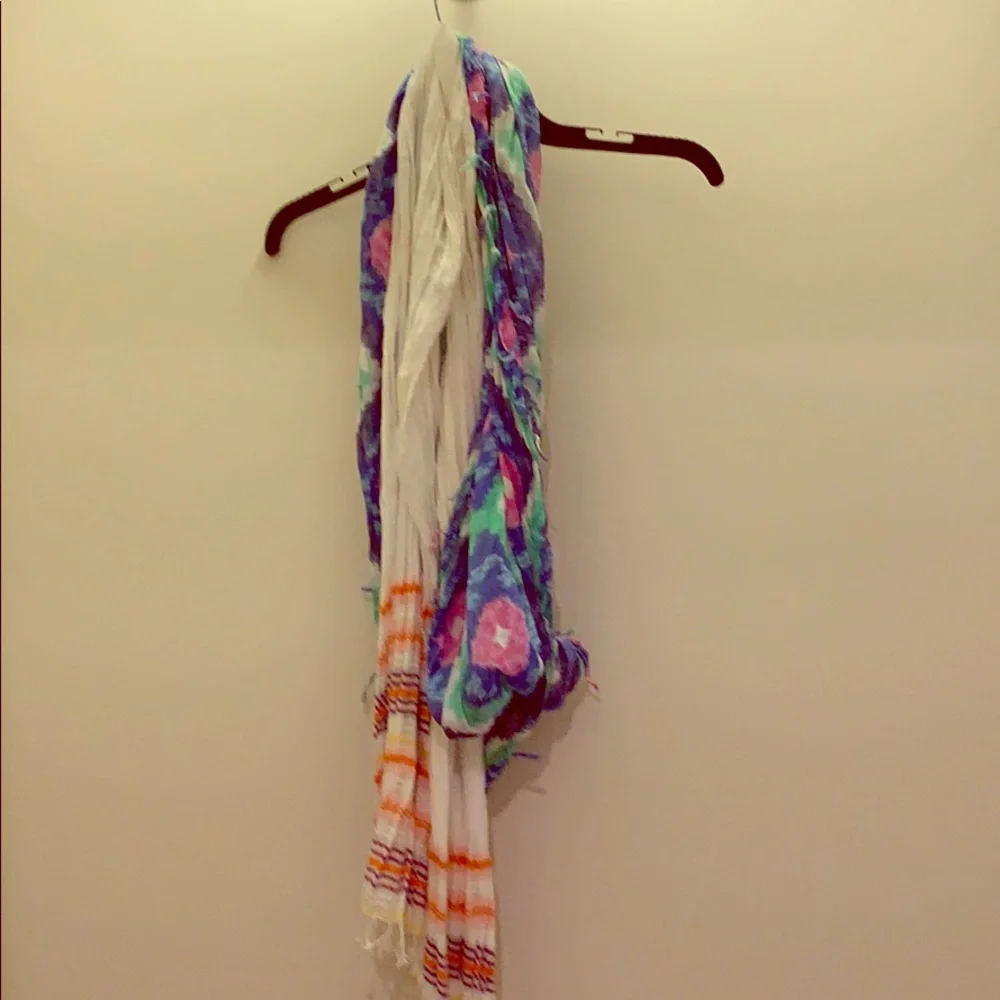 American Eagle Outfitters Scarves‎